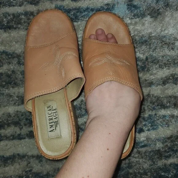 Vintage American Eagle Tan Wedges || sz 8.5 GUC - Picture 5 of 13
